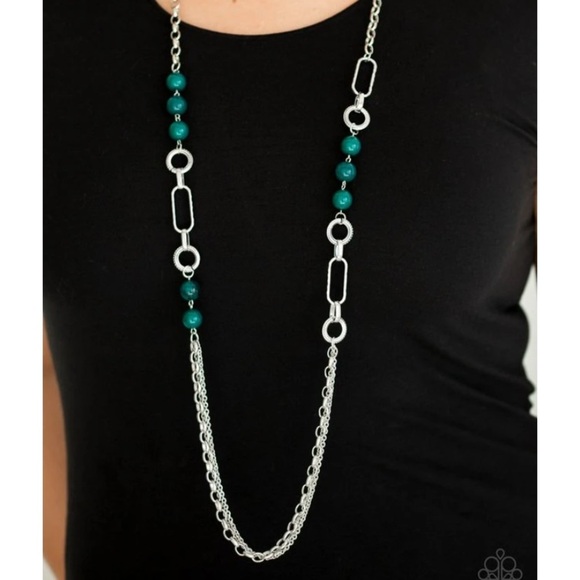 Cache me out necklace NWT - Picture 3 of 3